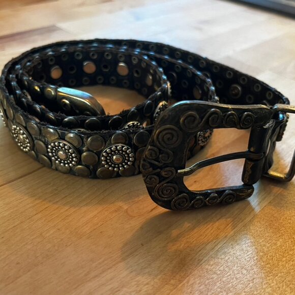 Gilded black leather vintage gold toned riveted Belt Size M